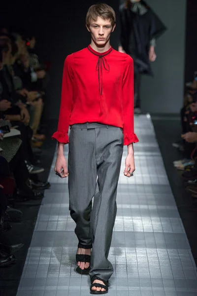 Look 11